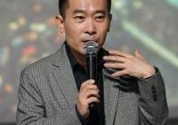An image of Prof. Ungsan Kim delivering a lecture